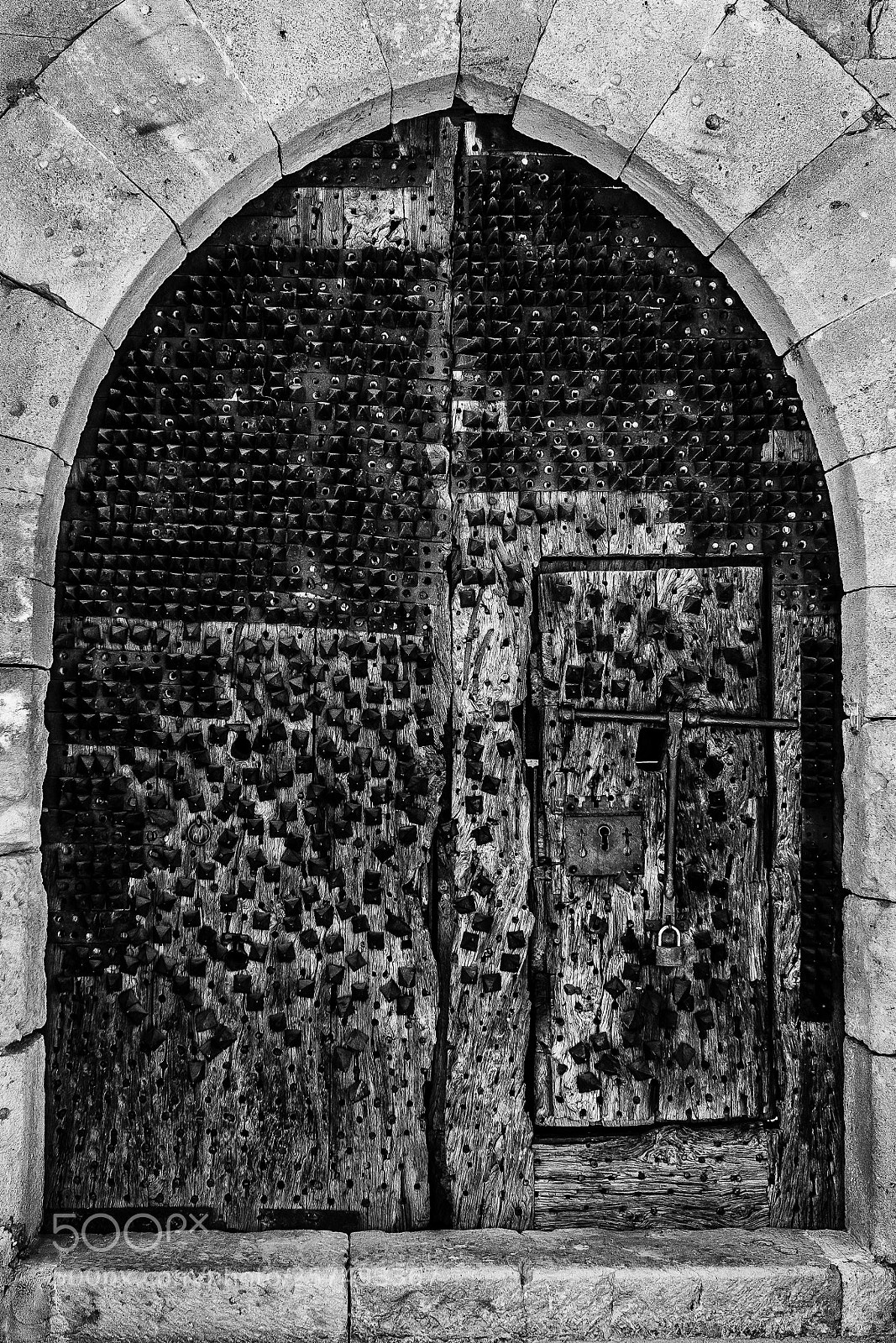 Fujifilm X-T2 sample photo. Spiky door photography