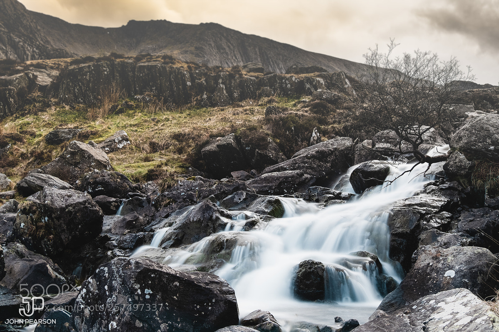 Fujifilm X-T2 sample photo. Tryfan waterfall photography