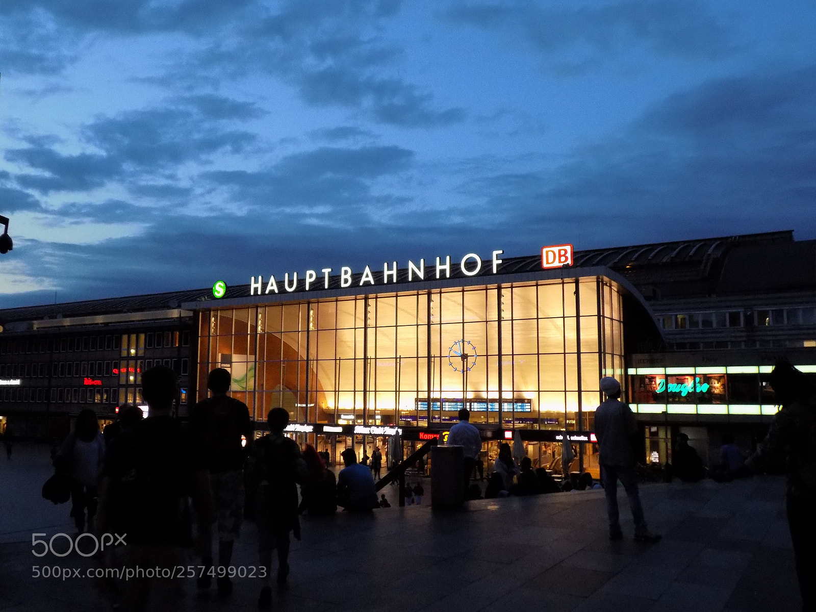 Nikon COOLPIX L340 sample photo. Cologne mainstation at night 2 photography