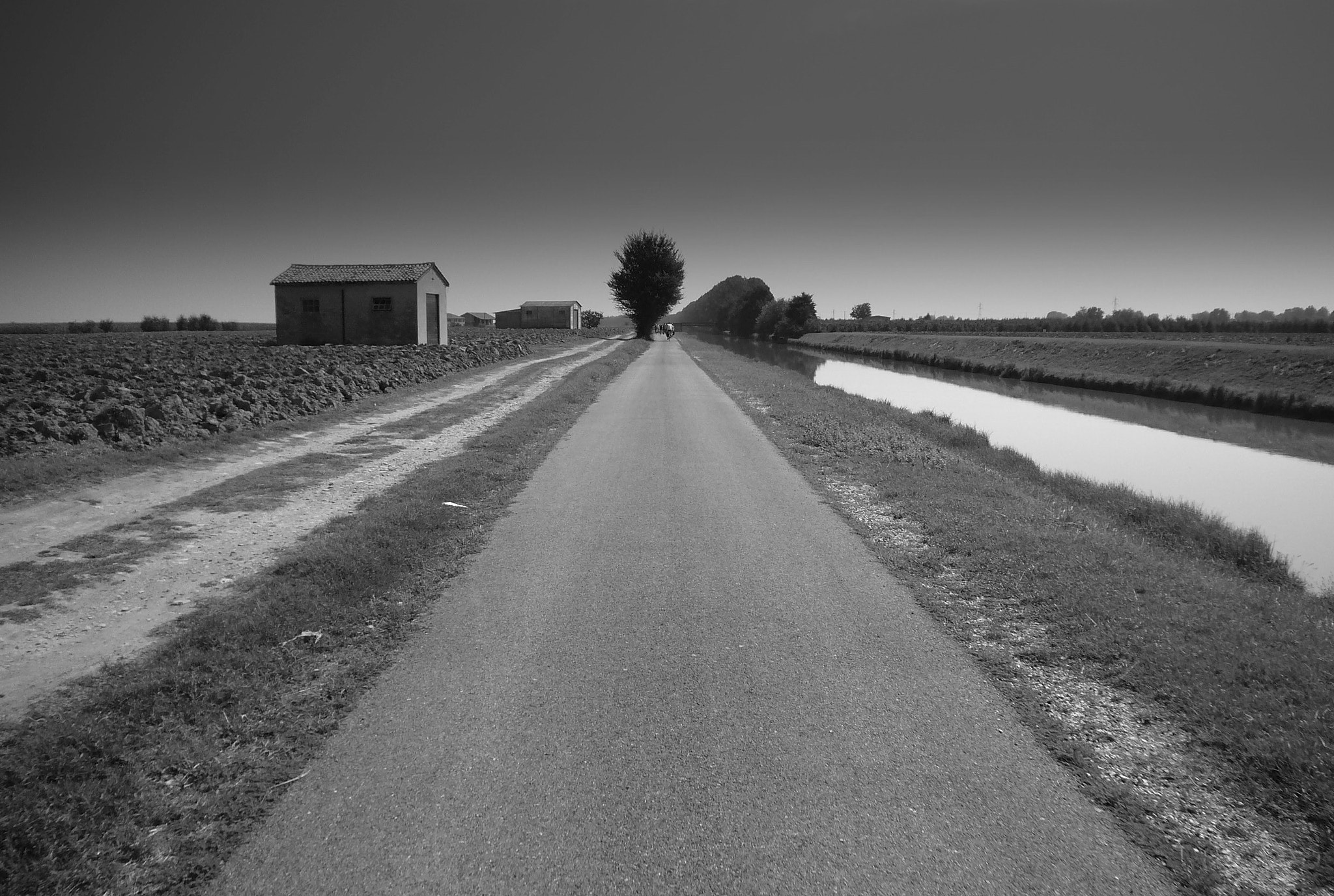 Panasonic DMC-FX01 sample photo. Vanishing point photography