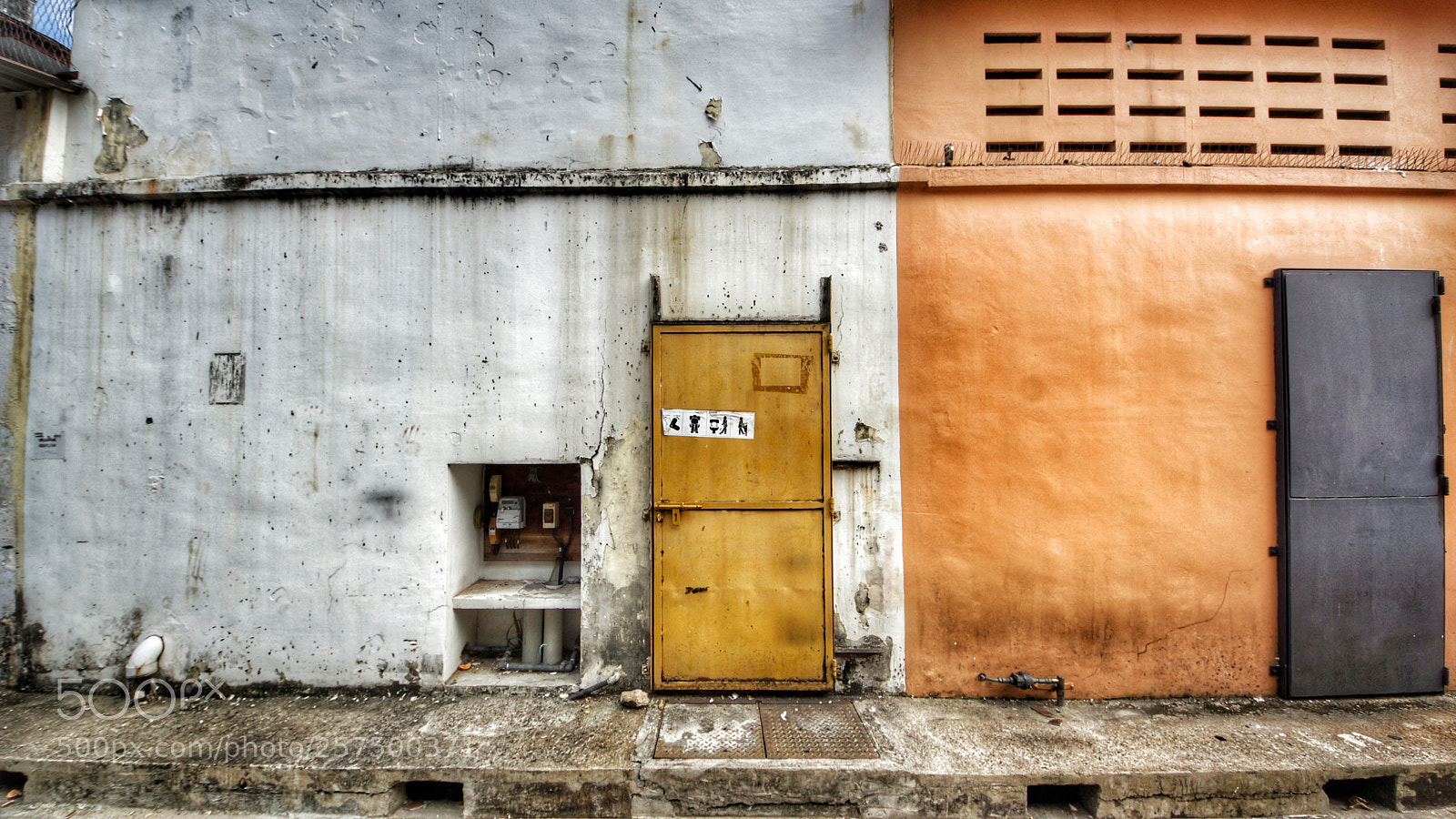 Sony SLT-A65 (SLT-A65V) sample photo. Little india back alley photography