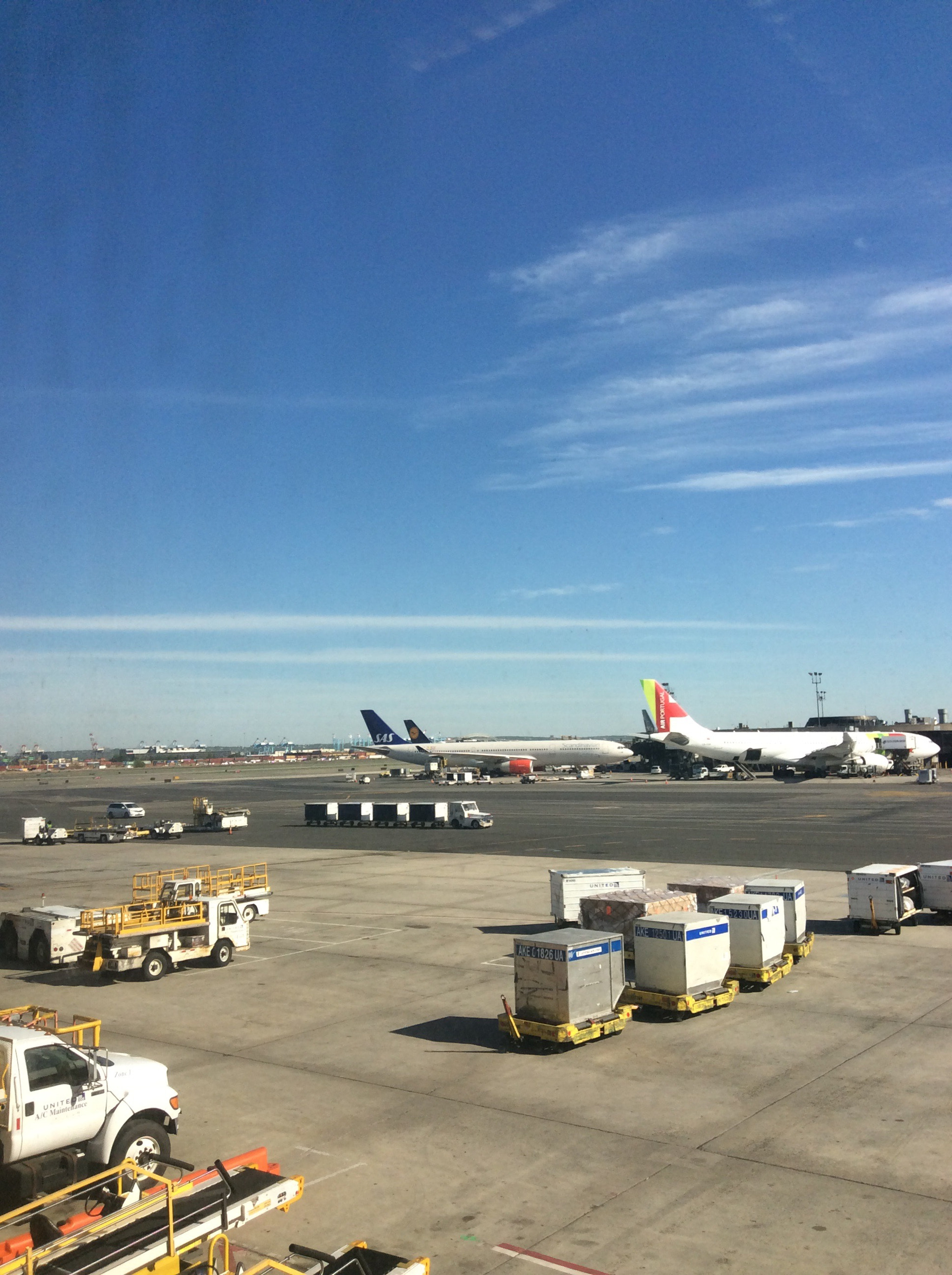 Apple iPad mini 2 sample photo. So many planes photography