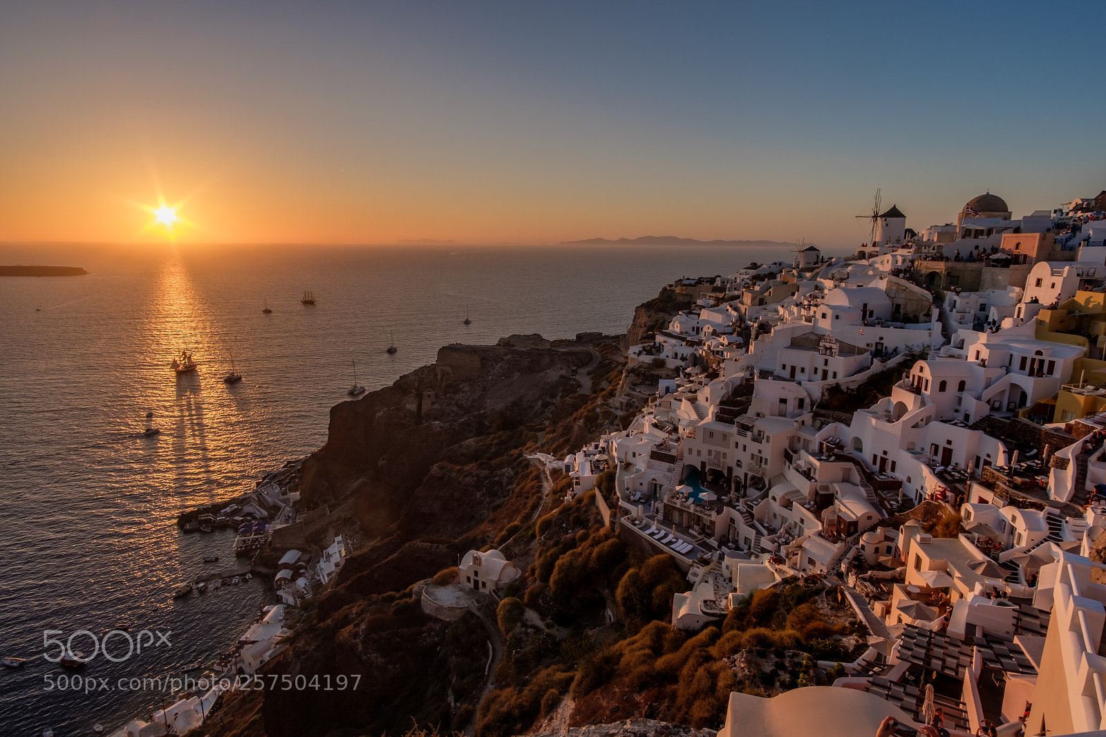 Fujifilm X-T20 sample photo. Sunset at oia, santorini. photography