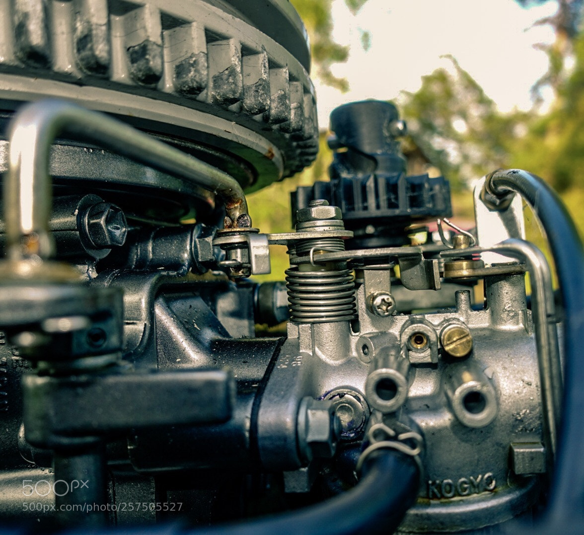 Sony DSC-RX100M5 sample photo. Boat engine photography