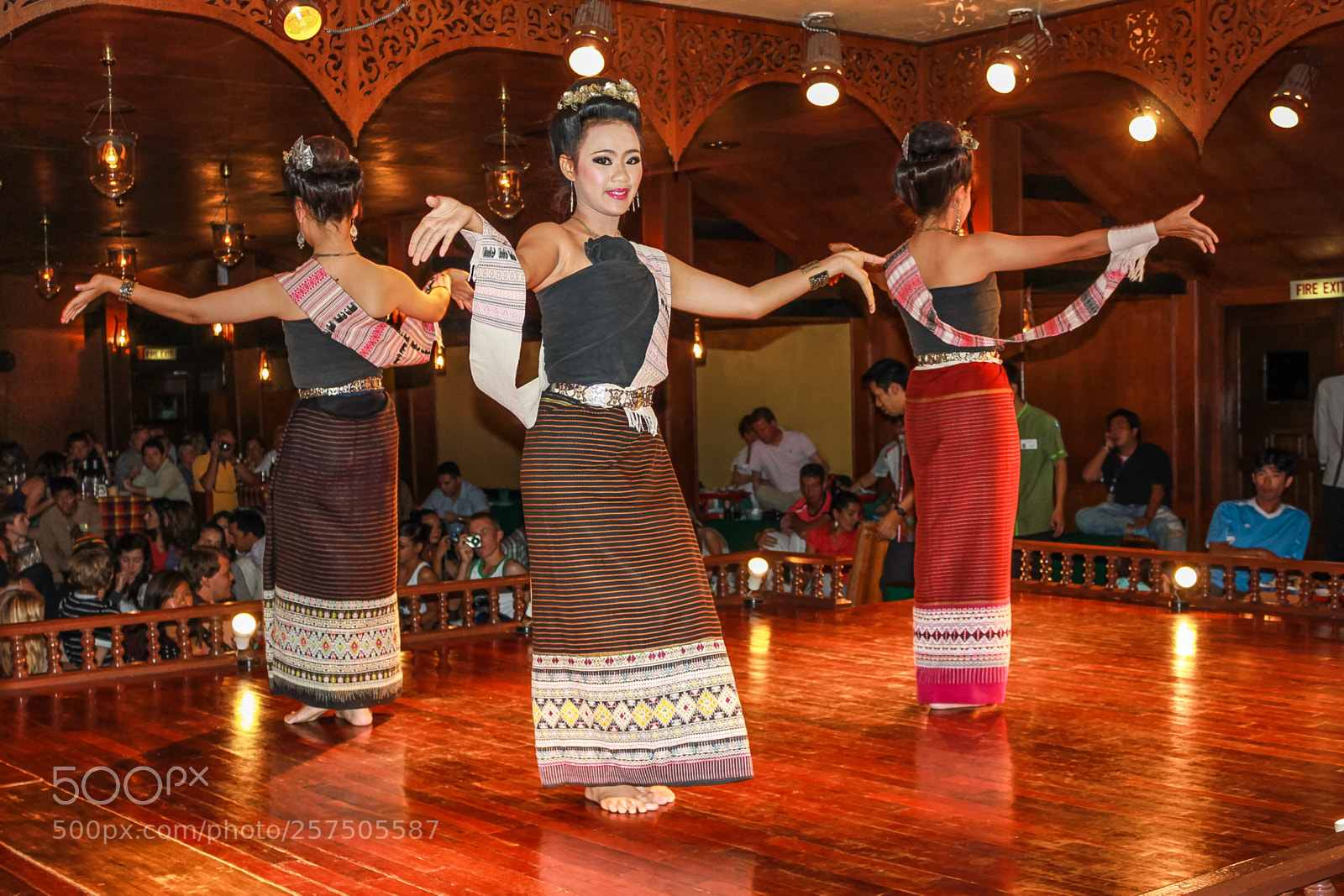 Canon EOS 550D (EOS Rebel T2i / EOS Kiss X4) sample photo. Thai traditional dances photography