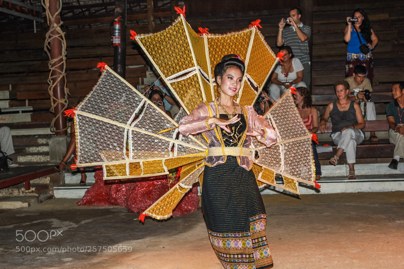Canon EOS 550D (EOS Rebel T2i / EOS Kiss X4) sample photo. Thai dancer photography