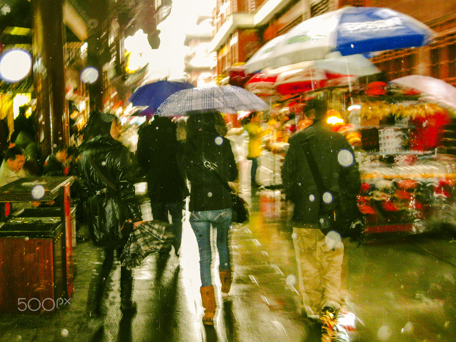 Canon PowerShot SD770 IS (Digital IXUS 85 IS / IXY Digital 25 IS) sample photo. Rainy shanghai night photography