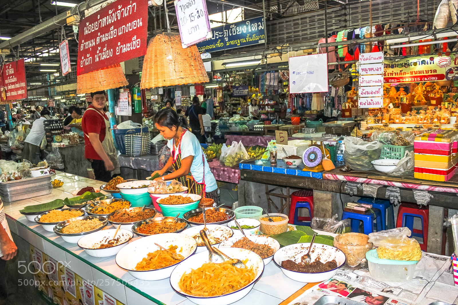 Canon EOS 550D (EOS Rebel T2i / EOS Kiss X4) sample photo. Thai market photography