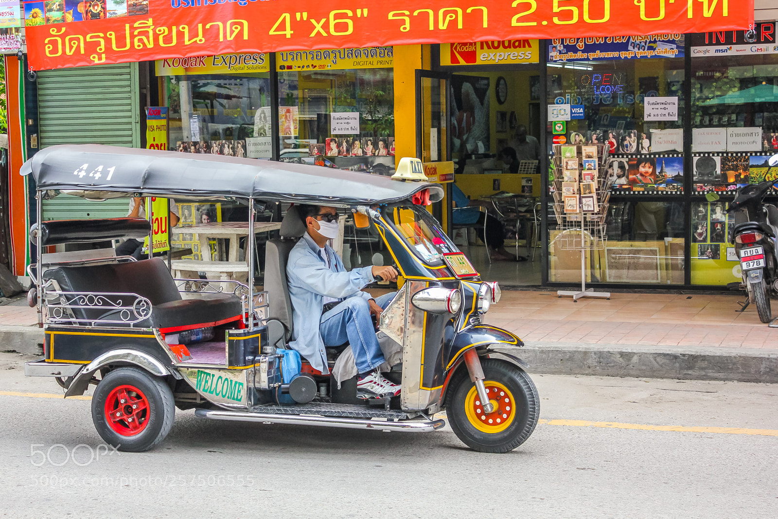 Canon EOS 550D (EOS Rebel T2i / EOS Kiss X4) sample photo. Tuk tuk photography