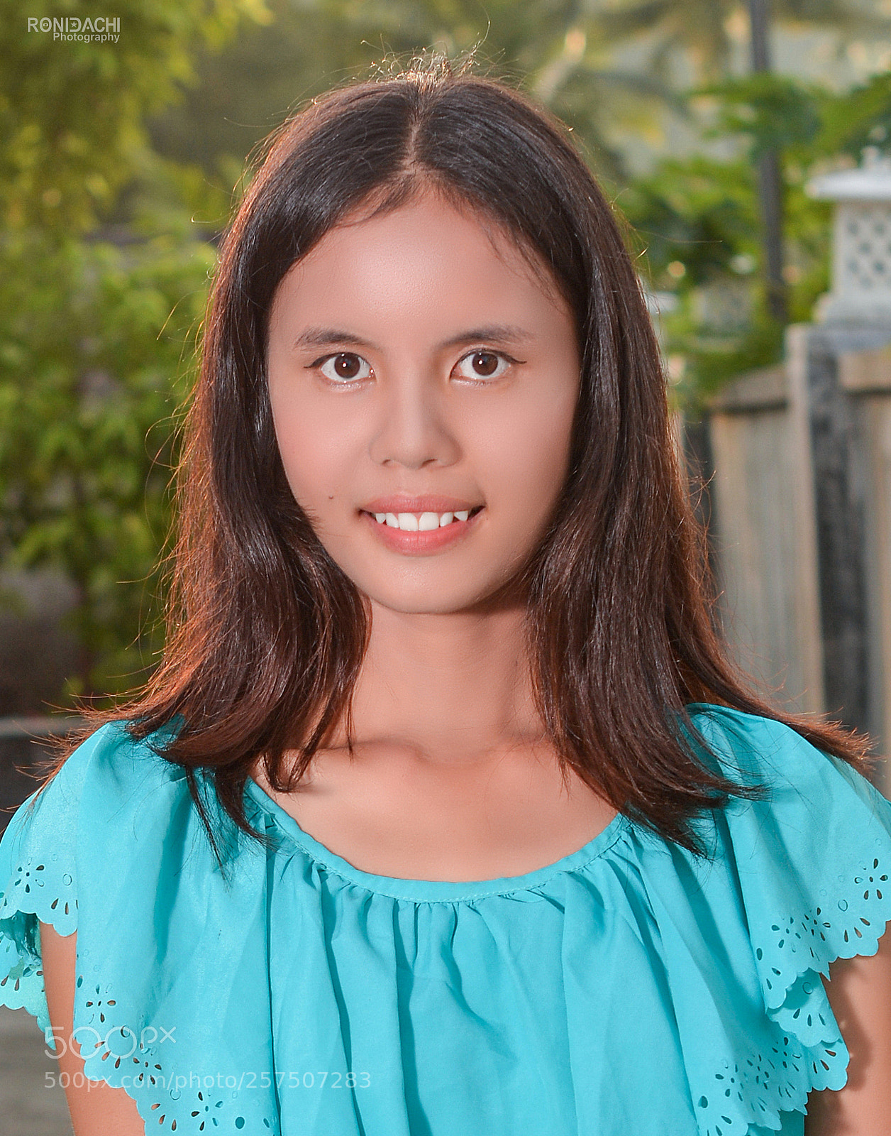 Nikon D5200 sample photo. The smile and its photography