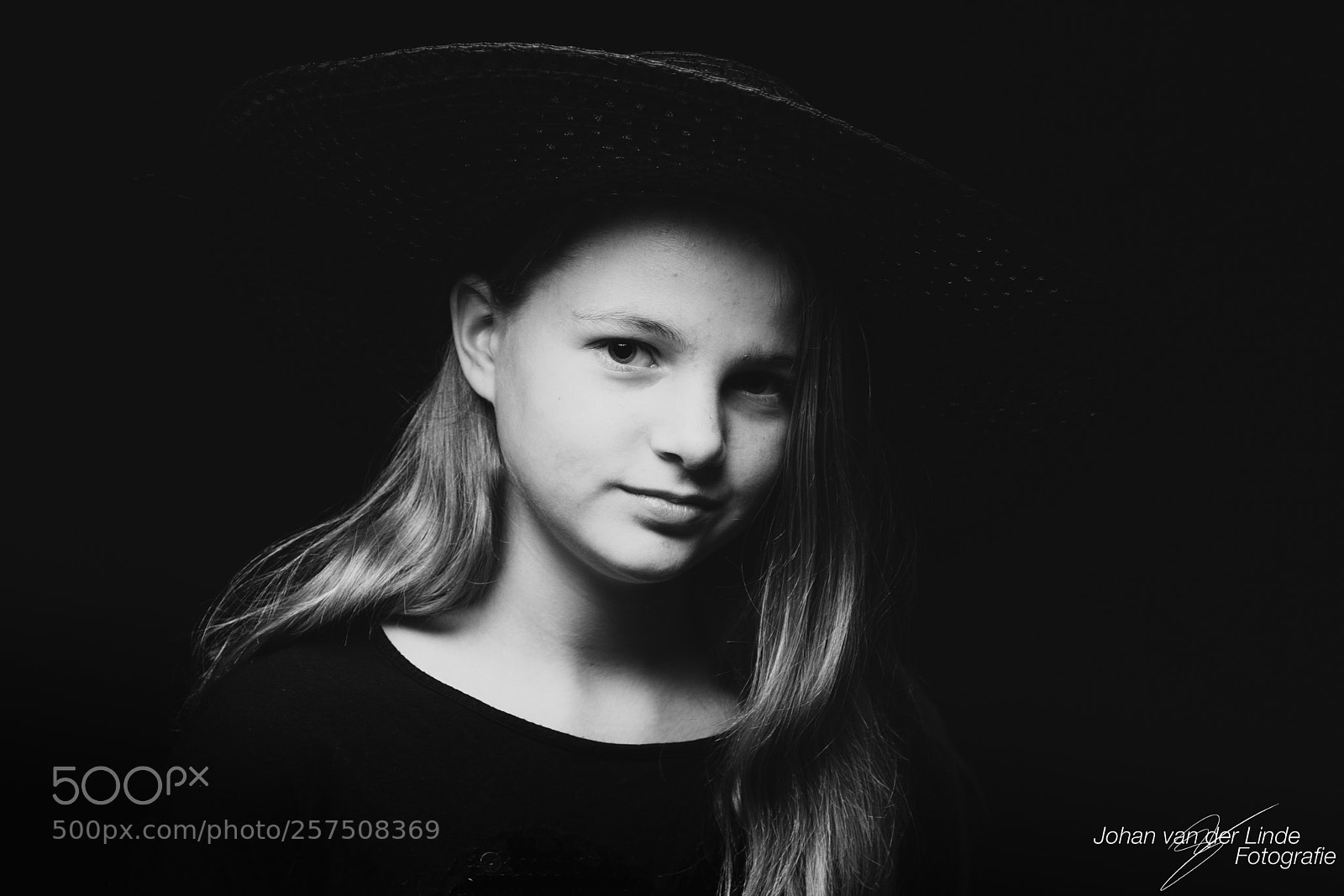Canon EOS 40D sample photo. Girl with hat 2 photography