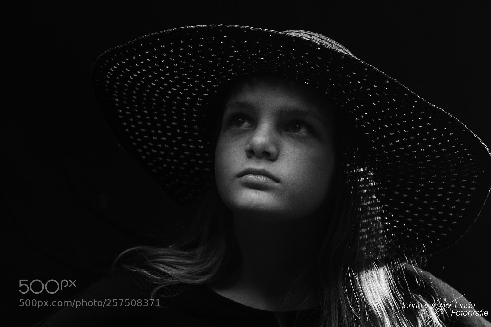 Canon EOS 40D sample photo. Girl with hat 1 photography