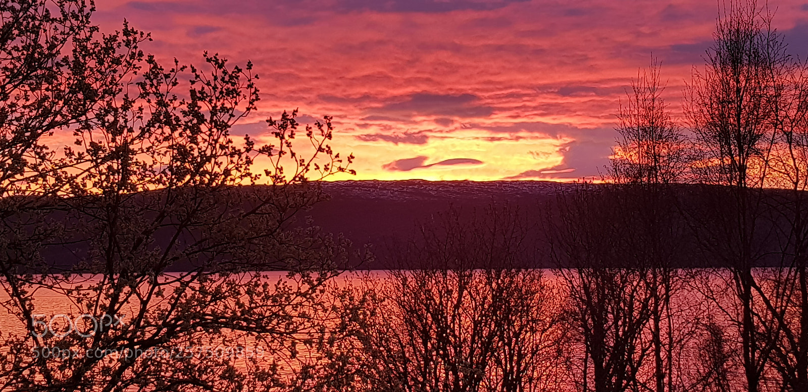 Samsung Galaxy S8 sample photo. Night sun photography
