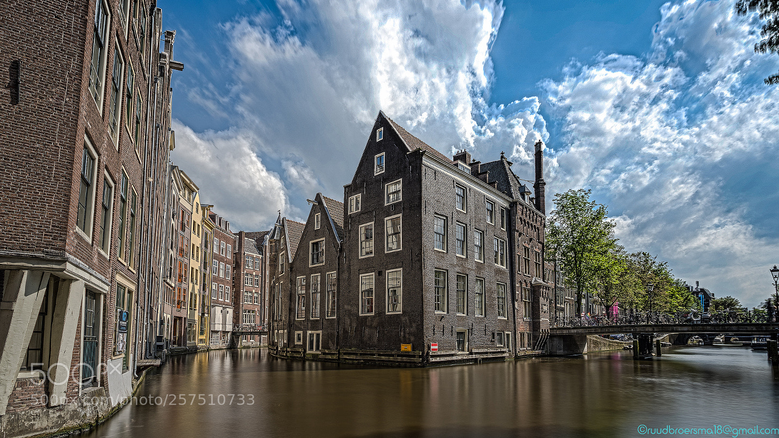 Sony a7 III sample photo. Oudezijds kolk amsterdam red photography