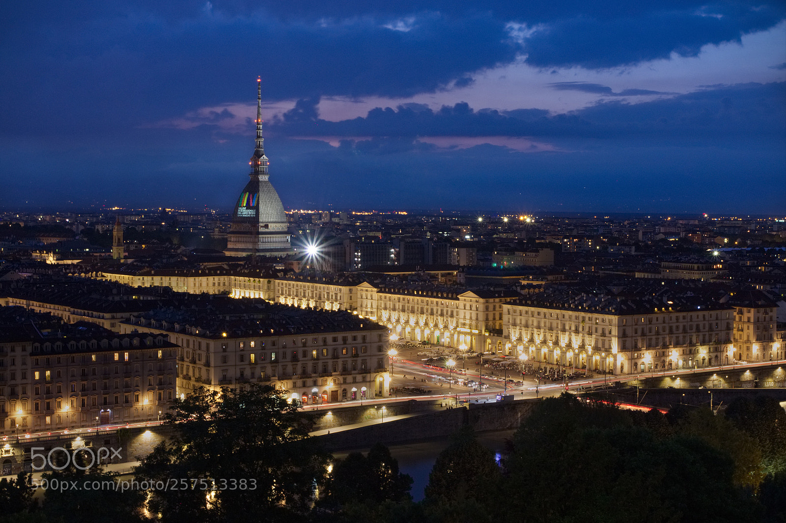 Canon EOS 1300D (EOS Rebel T6 / EOS Kiss X80) sample photo. Nice shot of turin photography