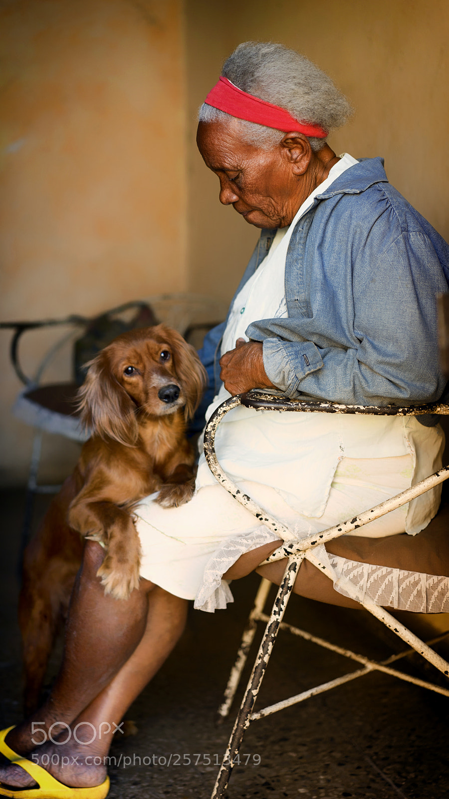 Sony a7S II sample photo. Old cuban lady with photography