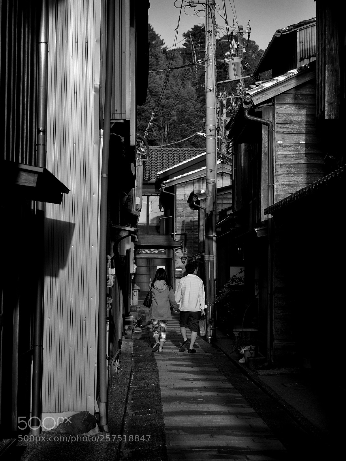 Olympus OM-D E-M5 II sample photo. An alley at sunset photography