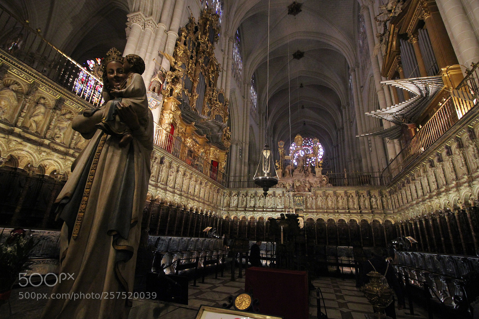 Canon EOS 550D (EOS Rebel T2i / EOS Kiss X4) sample photo. Toledo cathedral photography