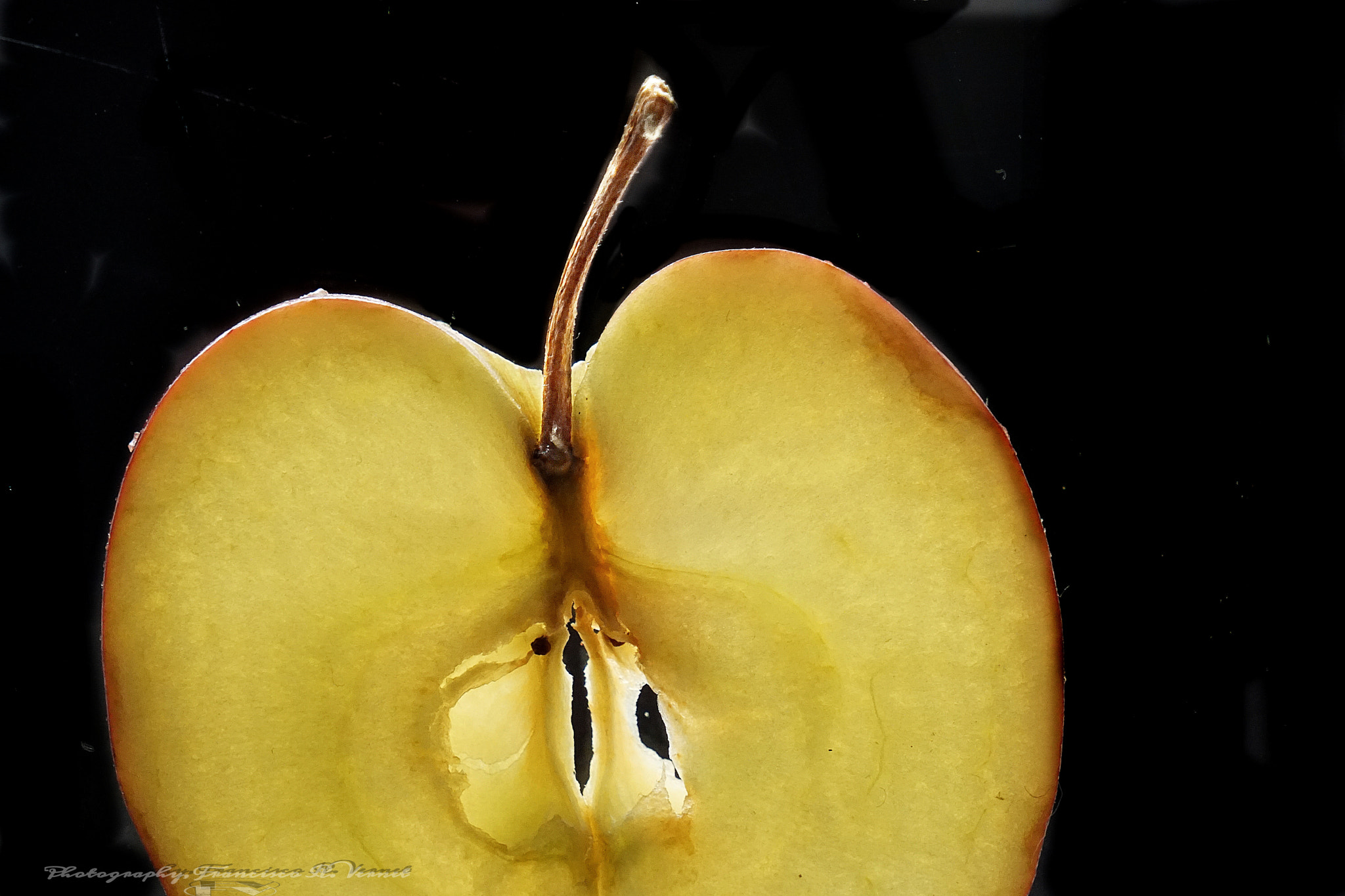 Sony E 55-210mm F4.5-6.3 OSS sample photo. An apple's anatomy... photography
