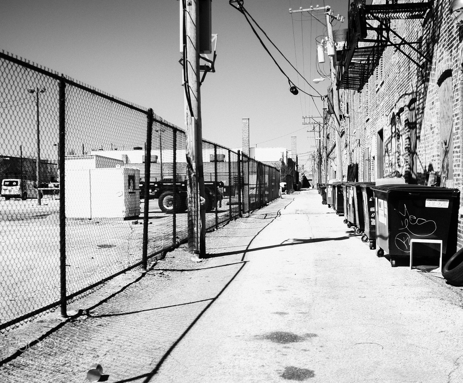 Fujifilm FinePix X100 sample photo. Alley south of damen photography