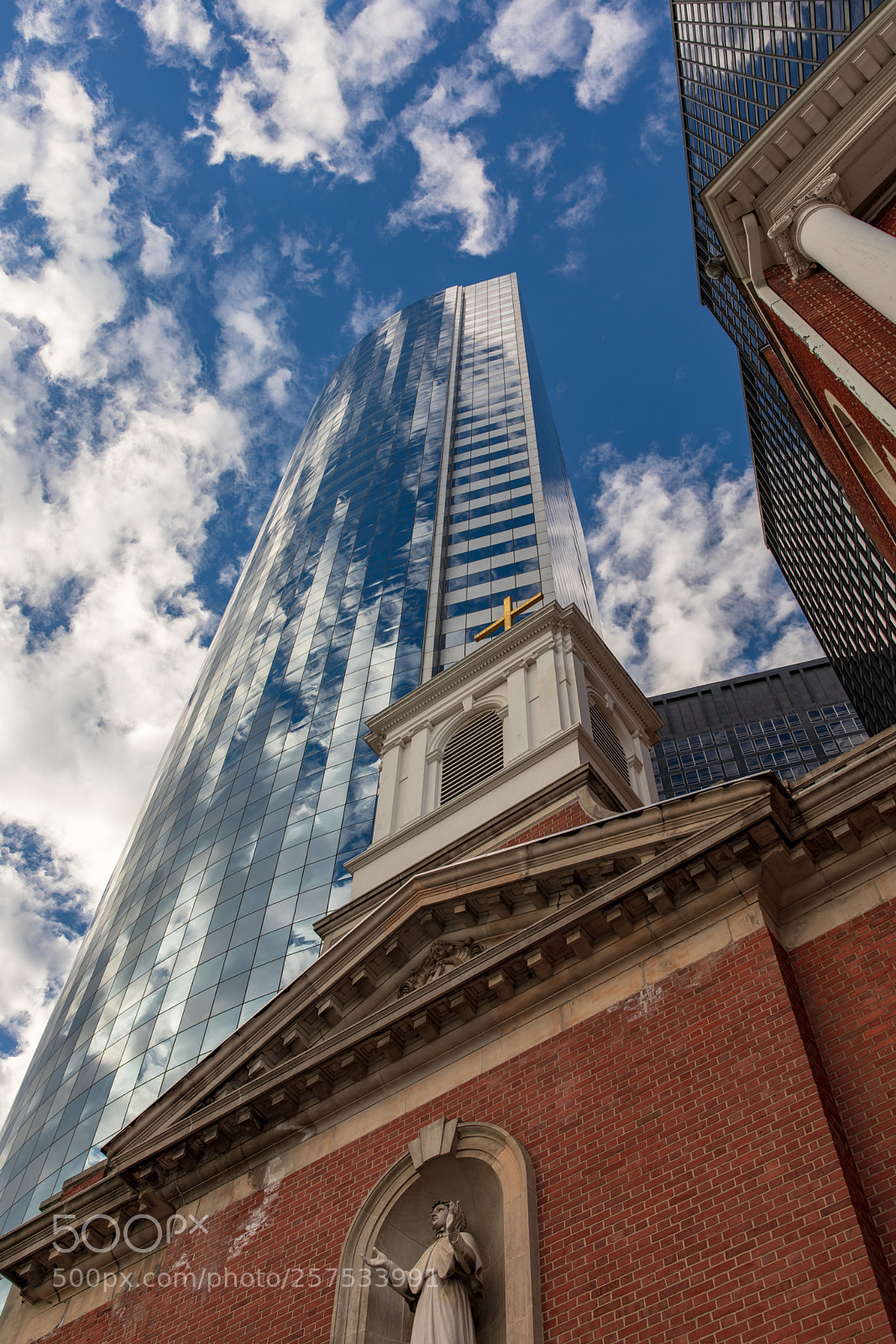 Canon EOS 5D Mark IV sample photo. Architectural contrast photography