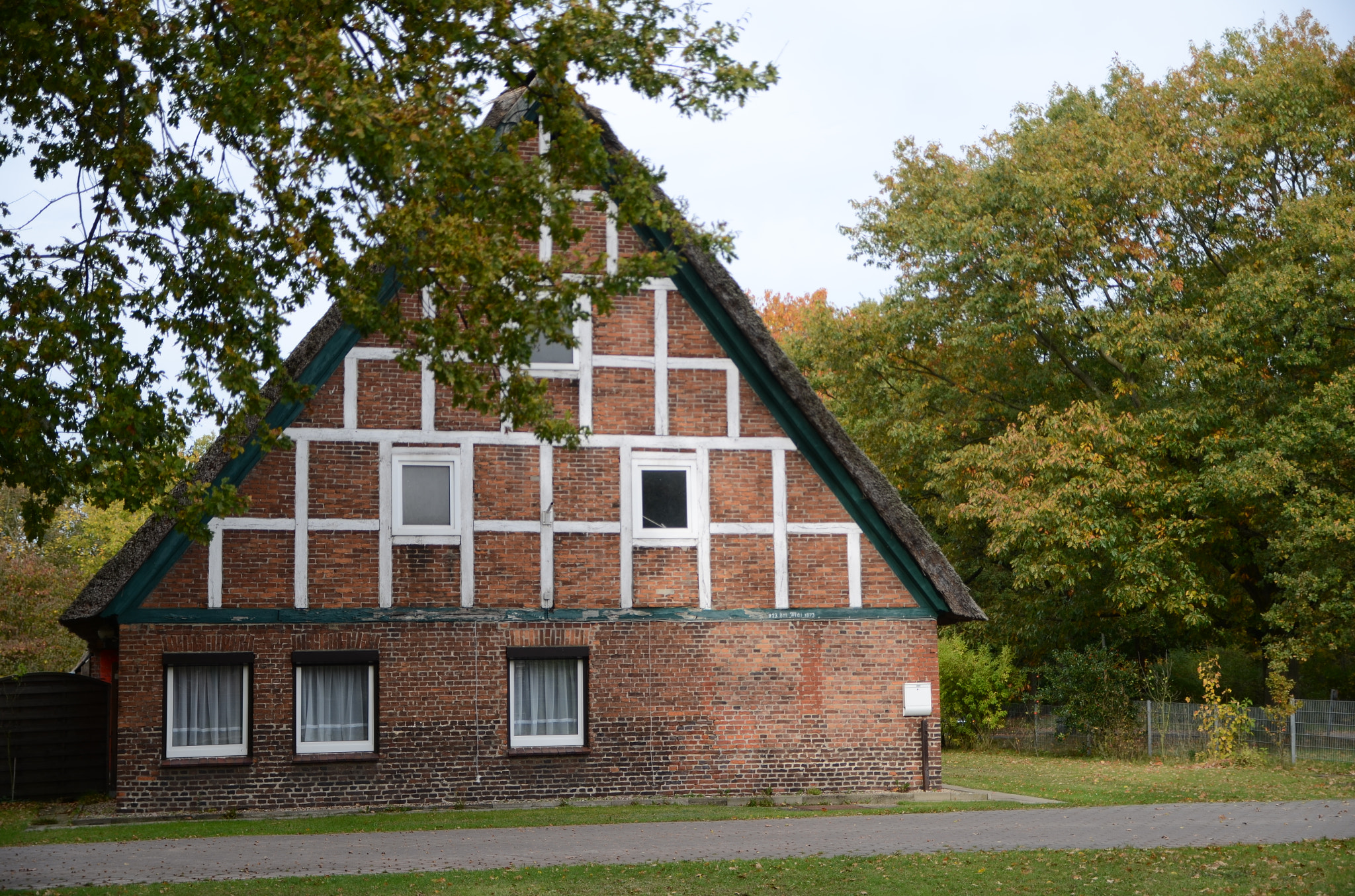 Nikon D5100 + Sigma 17-70mm F2.8-4 DC Macro OS HSM sample photo. The old house photography