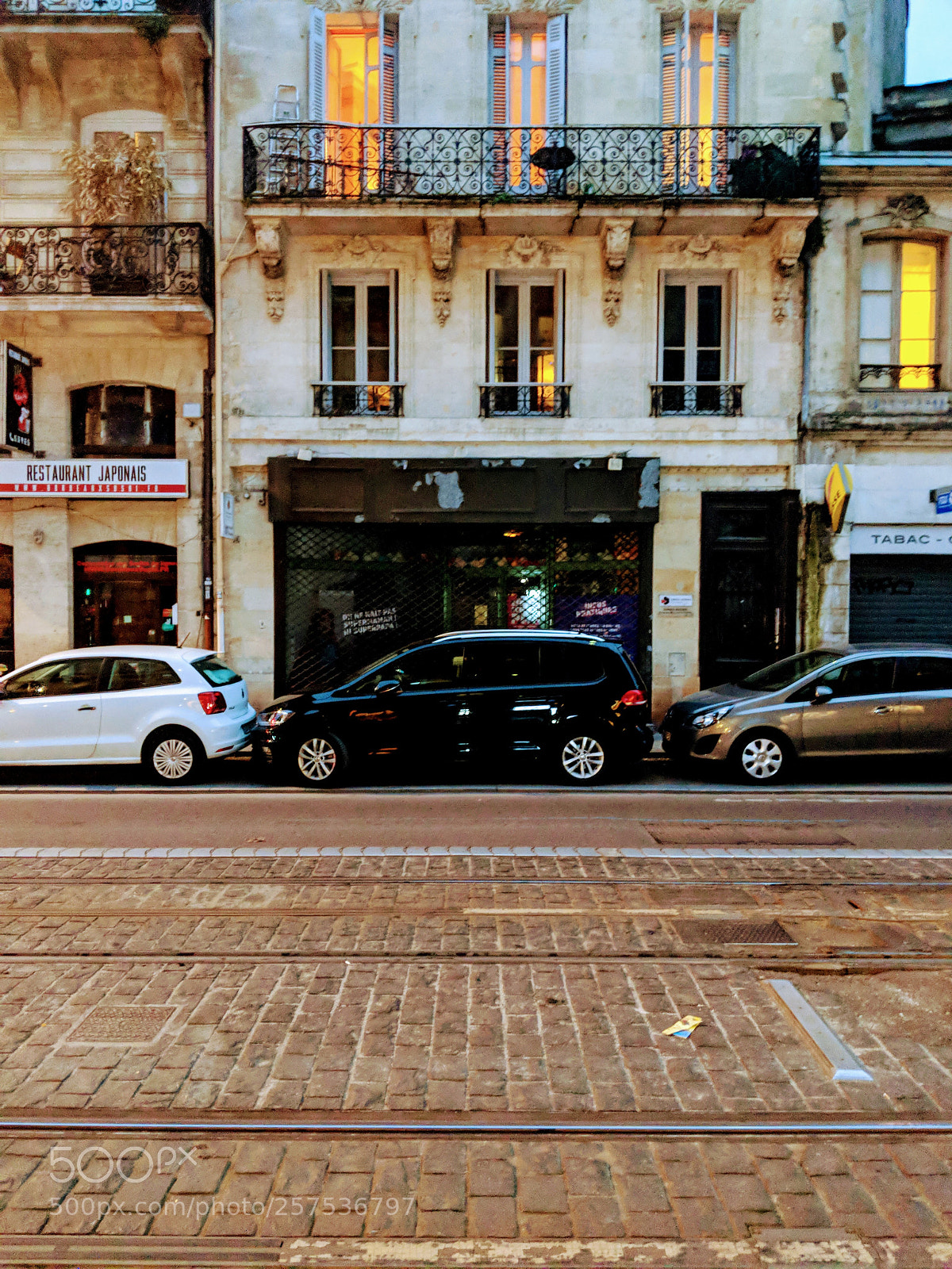 Google Pixel 2 sample photo. Trapped photography