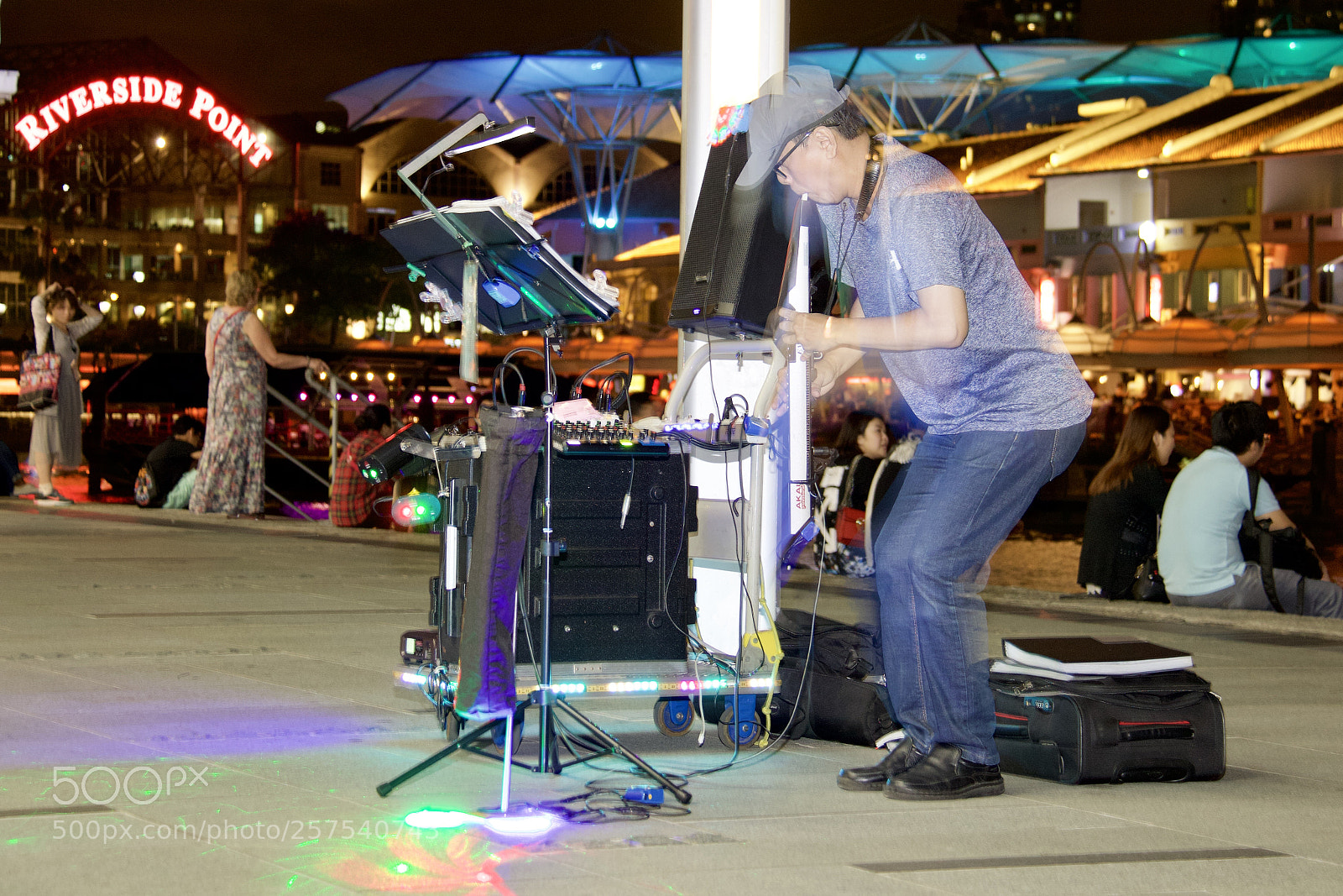 Canon EOS 7D Mark II sample photo. Street performer photography