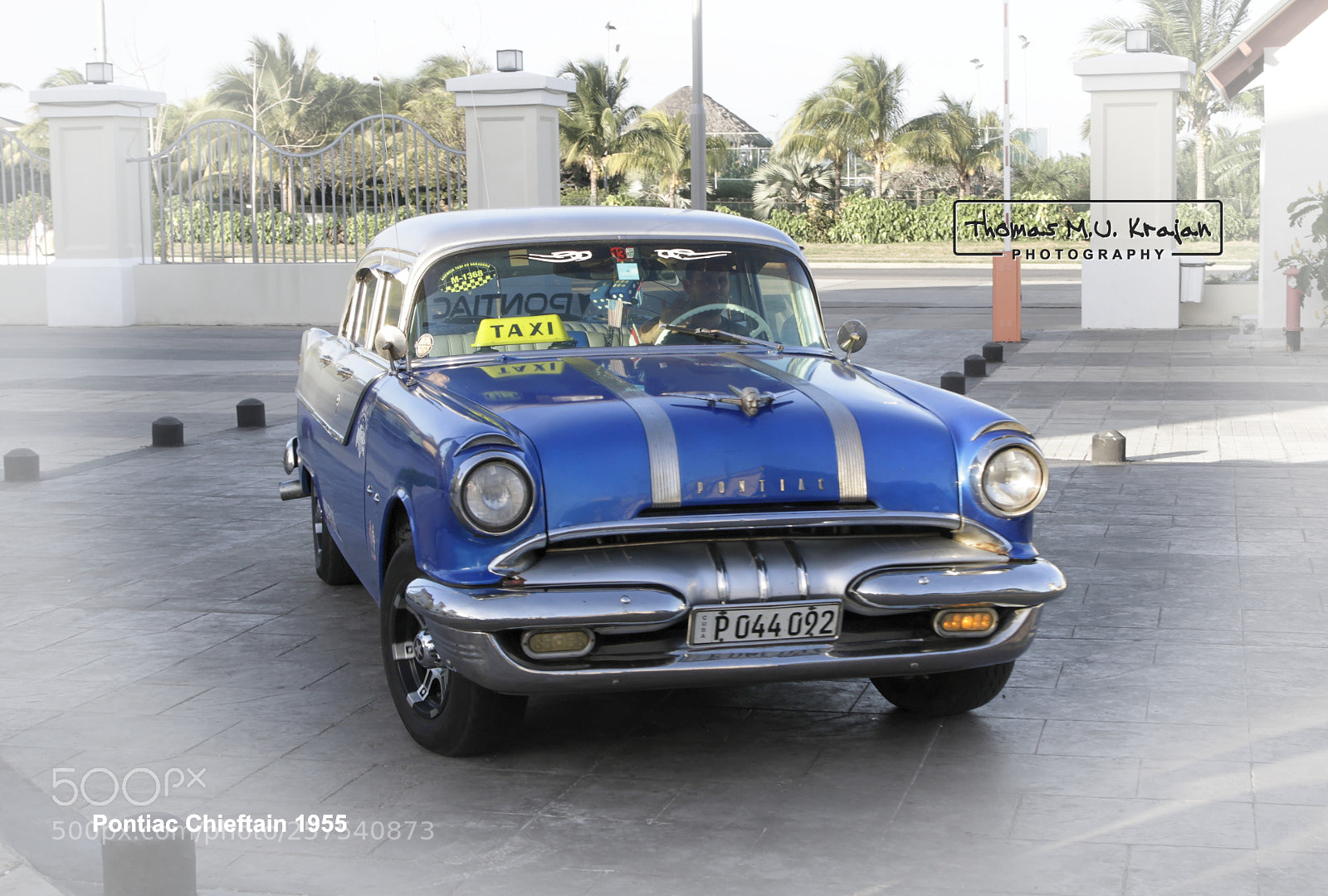 Canon EOS 7D sample photo. Pontiac chieftain 1955 photography
