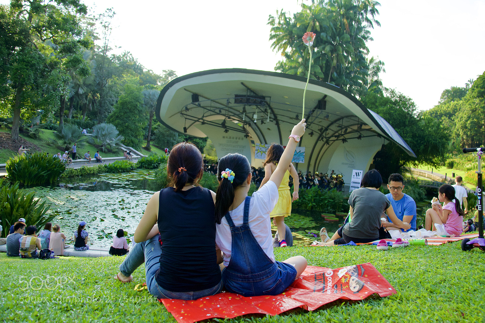 Canon EOS 7D Mark II sample photo. Cheering the performers on photography