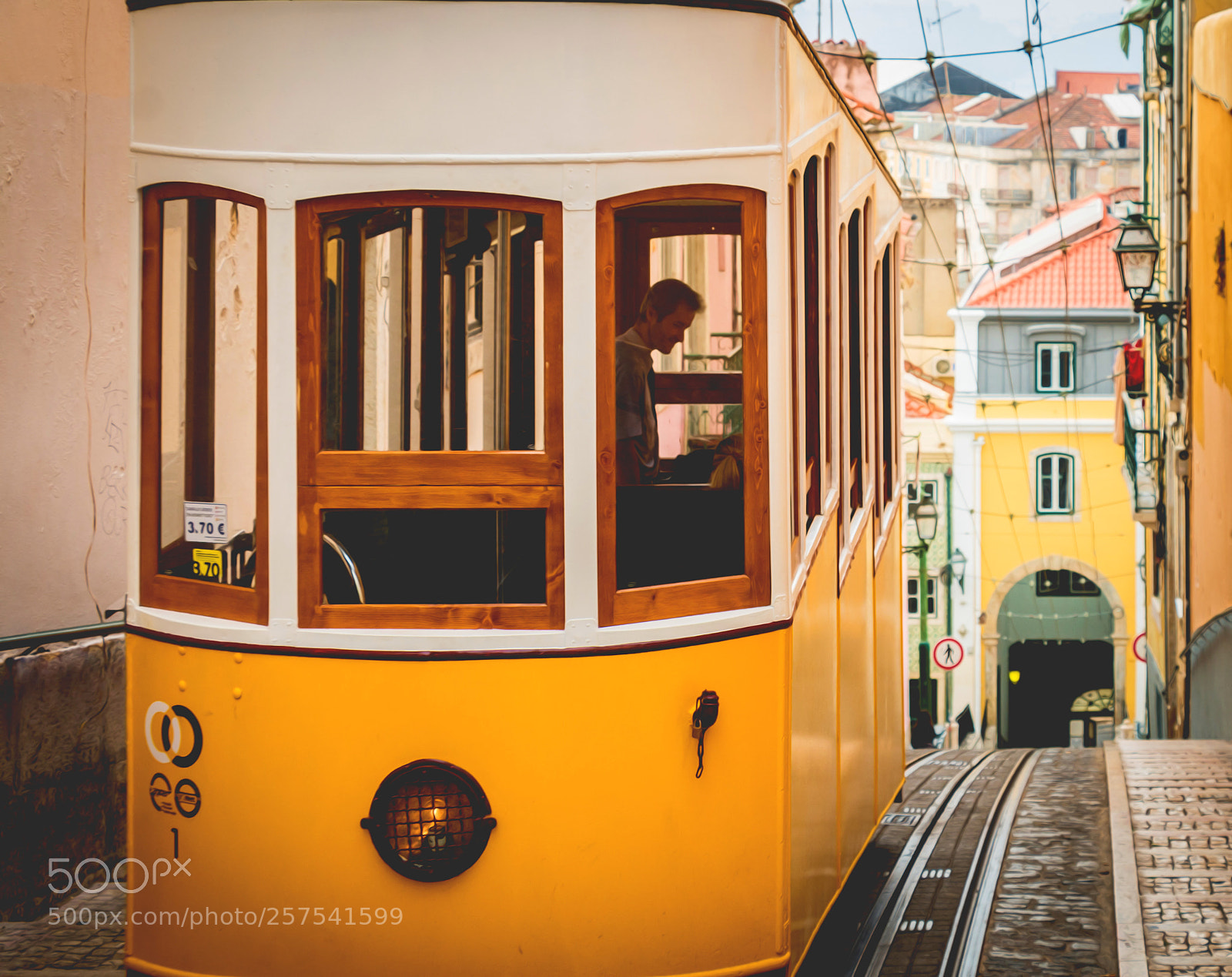 Canon EOS 70D sample photo. Lisboa tram photography