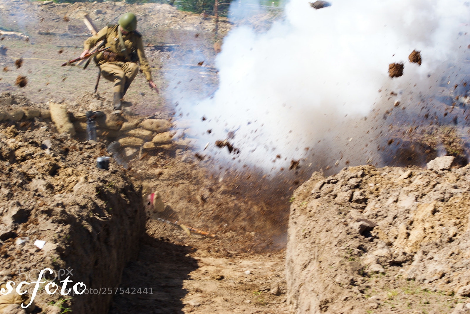 Sony Alpha DSLR-A200 sample photo. The war photography