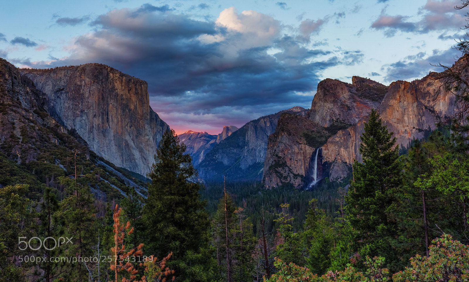 Canon EOS 5D Mark IV sample photo. Yosemite at dusk photography