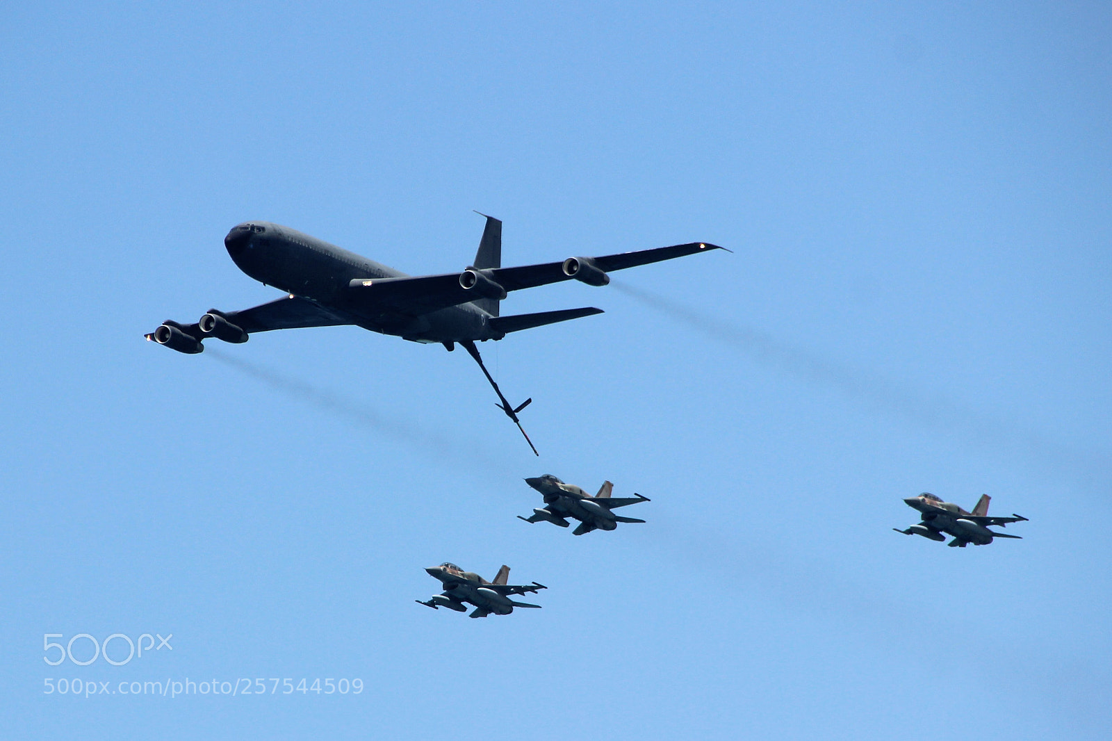 Canon EOS 600D (Rebel EOS T3i / EOS Kiss X5) sample photo. Airshow photography