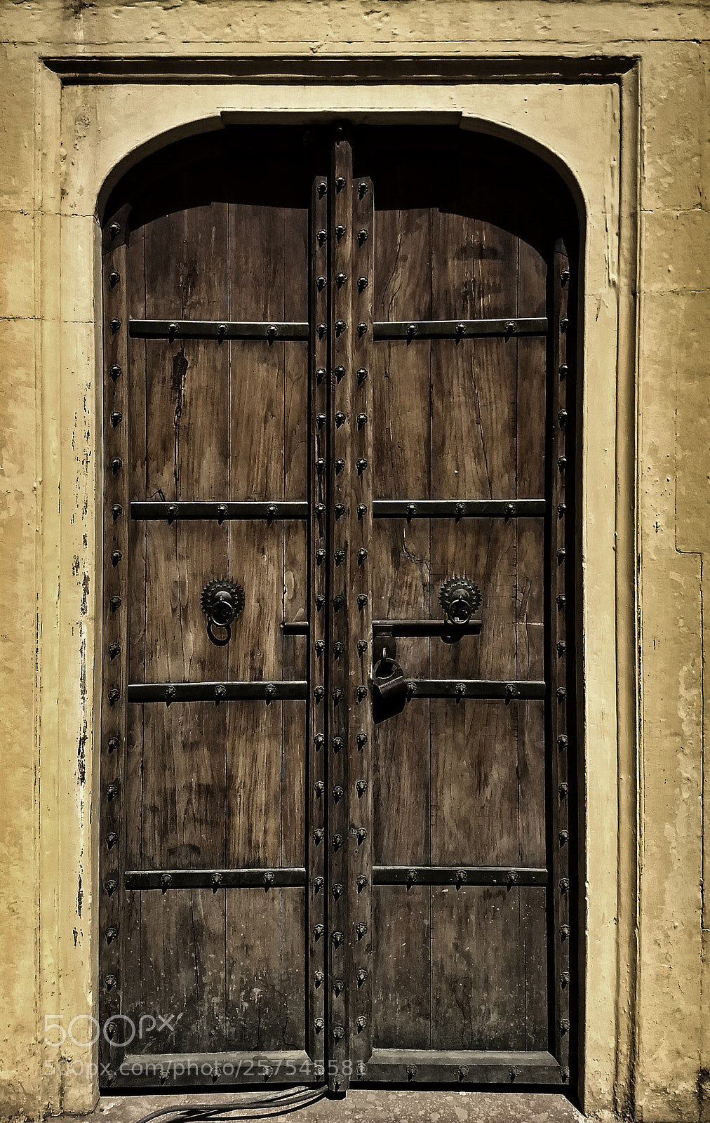 Motorola Moto G (5) Plus sample photo. Doors | editorboy yashesh photography