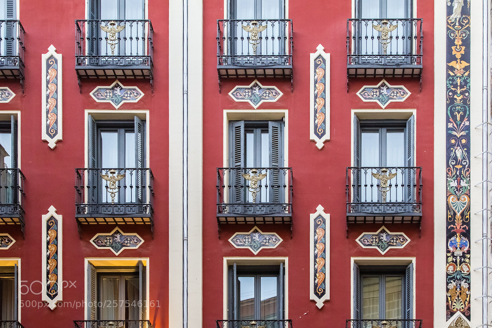 Canon EOS 60D sample photo. Building facade on plaza photography