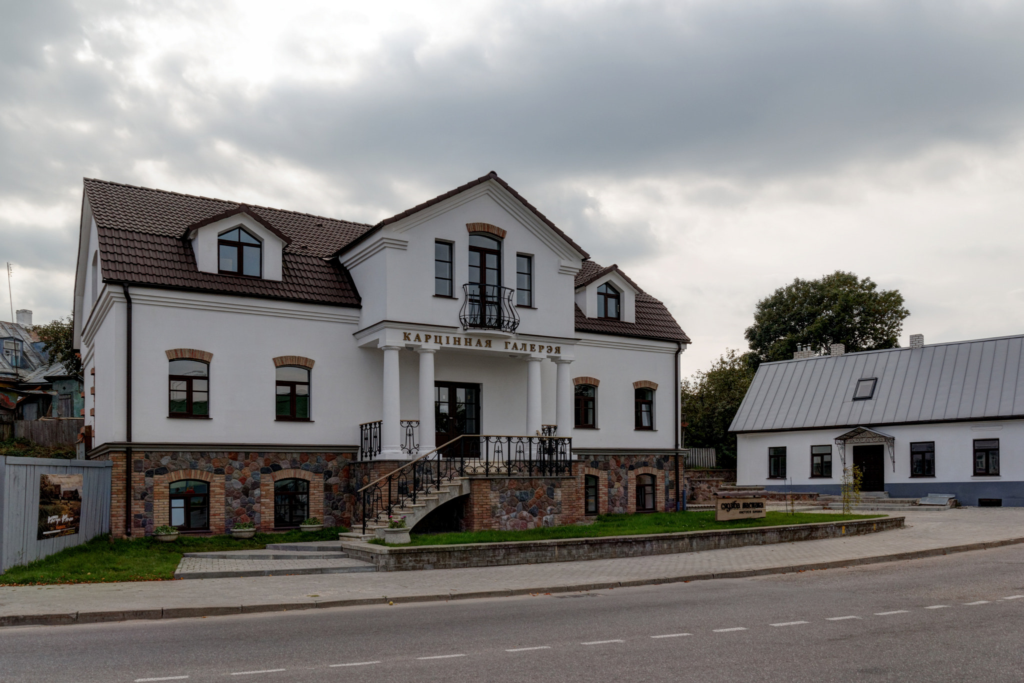 Tamron SP AF 17-50mm F2.8 XR Di II LD Aspherical (IF) sample photo. Belarus. navahrudak. art museum photography