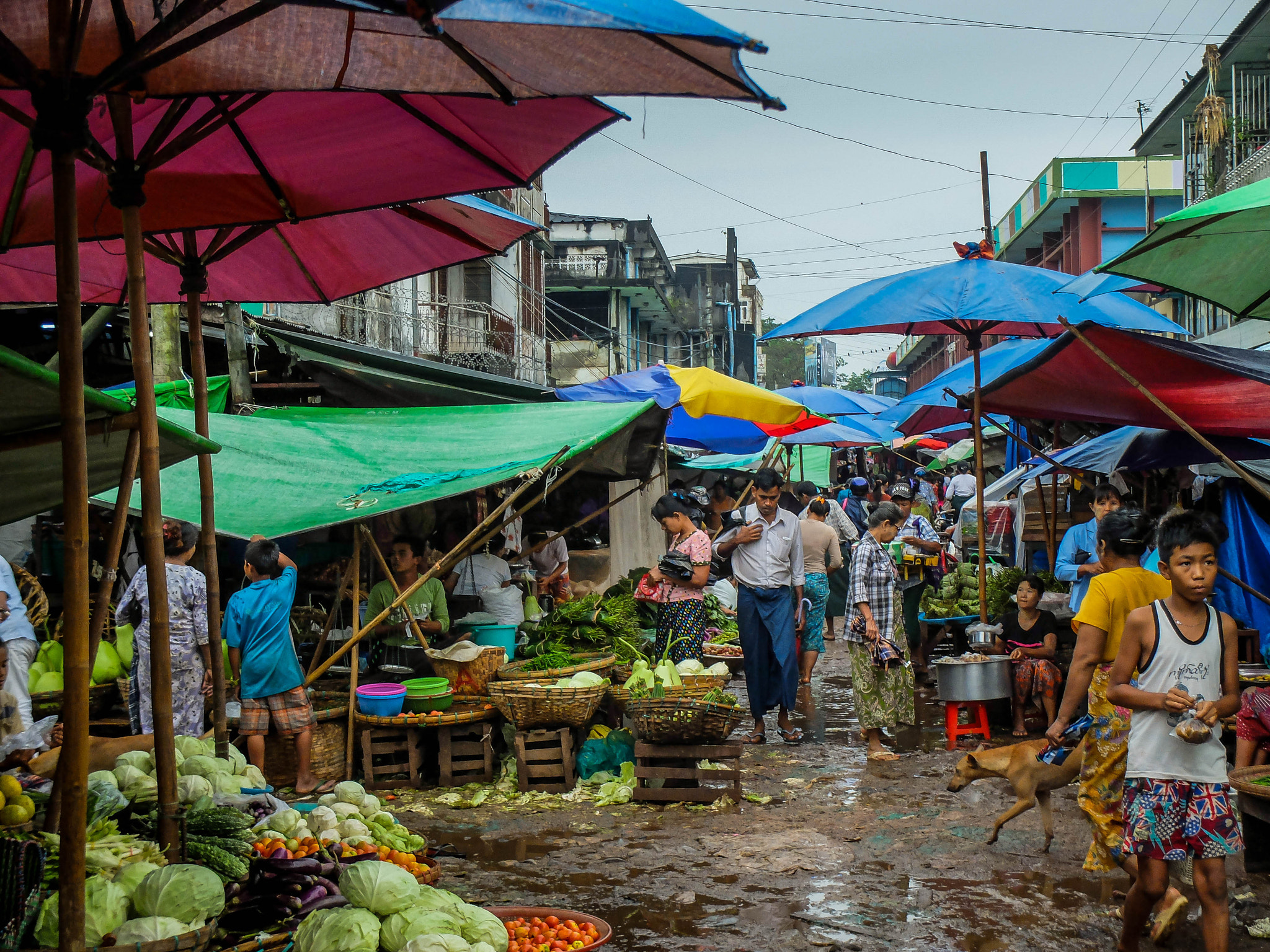 Fujifilm X20 sample photo. Market in bago - myanmar photography