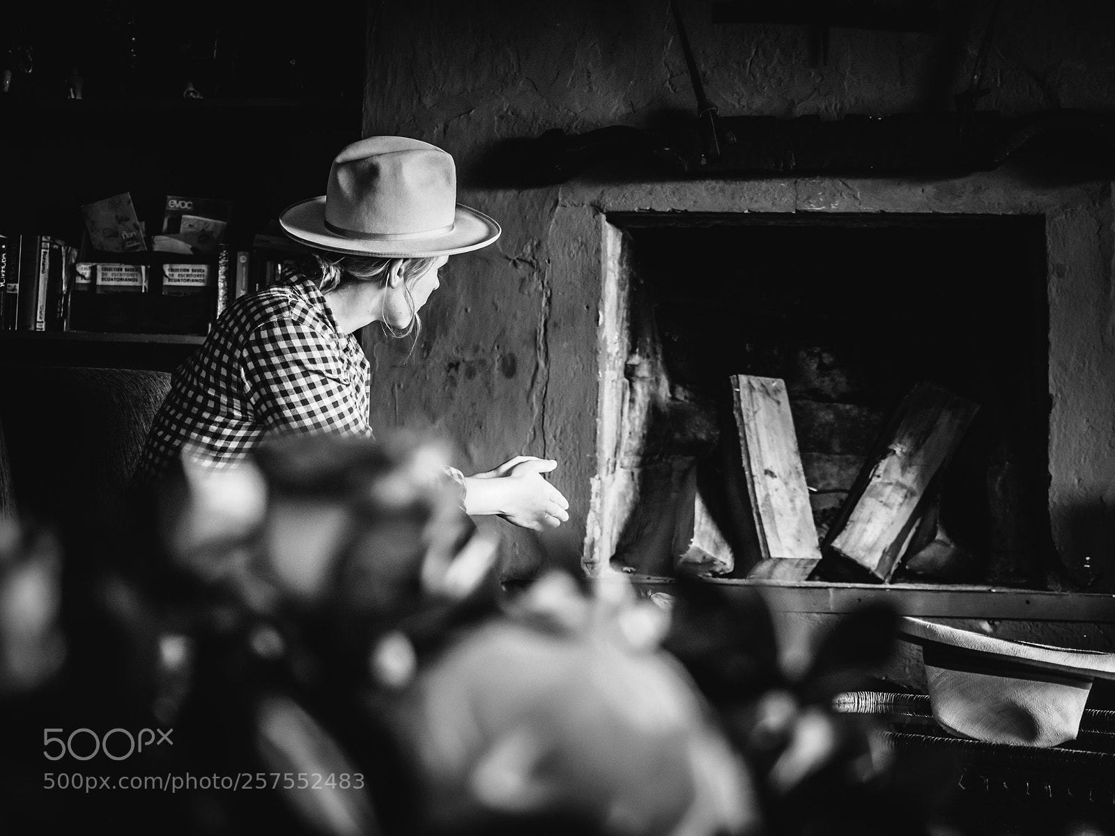 Olympus OM-D E-M5 II sample photo. Iza at the fireplace photography