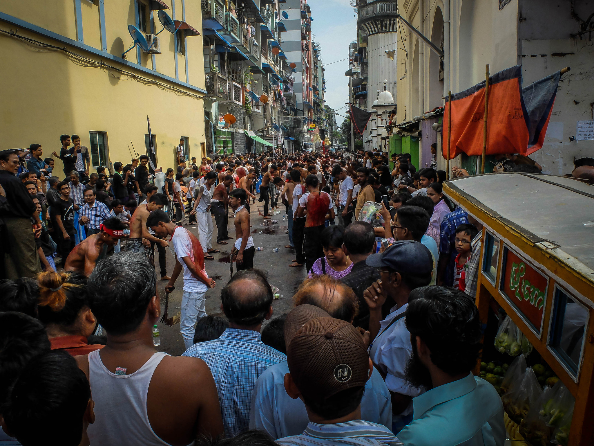 Fujifilm X20 sample photo. Ashura commemoration - yangon photography