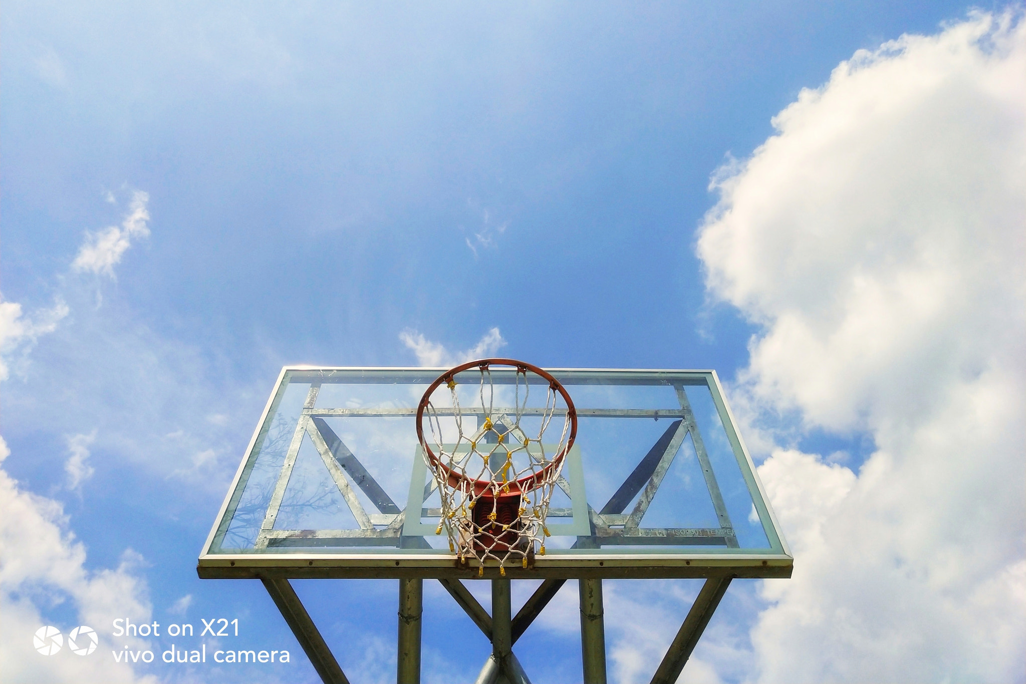 vivo 1725 sample photo. Slamdunk photography