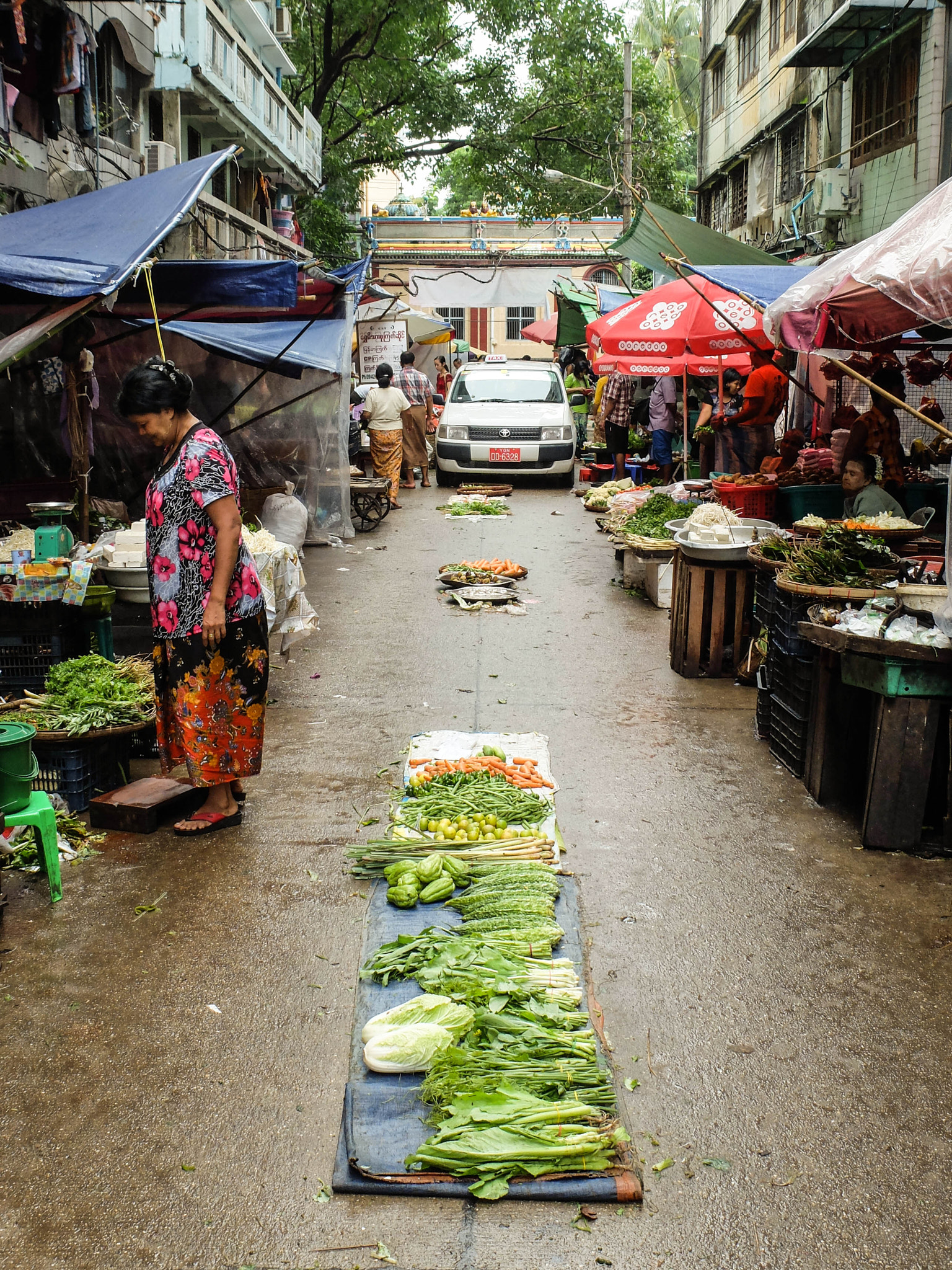 Fujifilm X20 sample photo. Taxi market  - downtown yangon photography