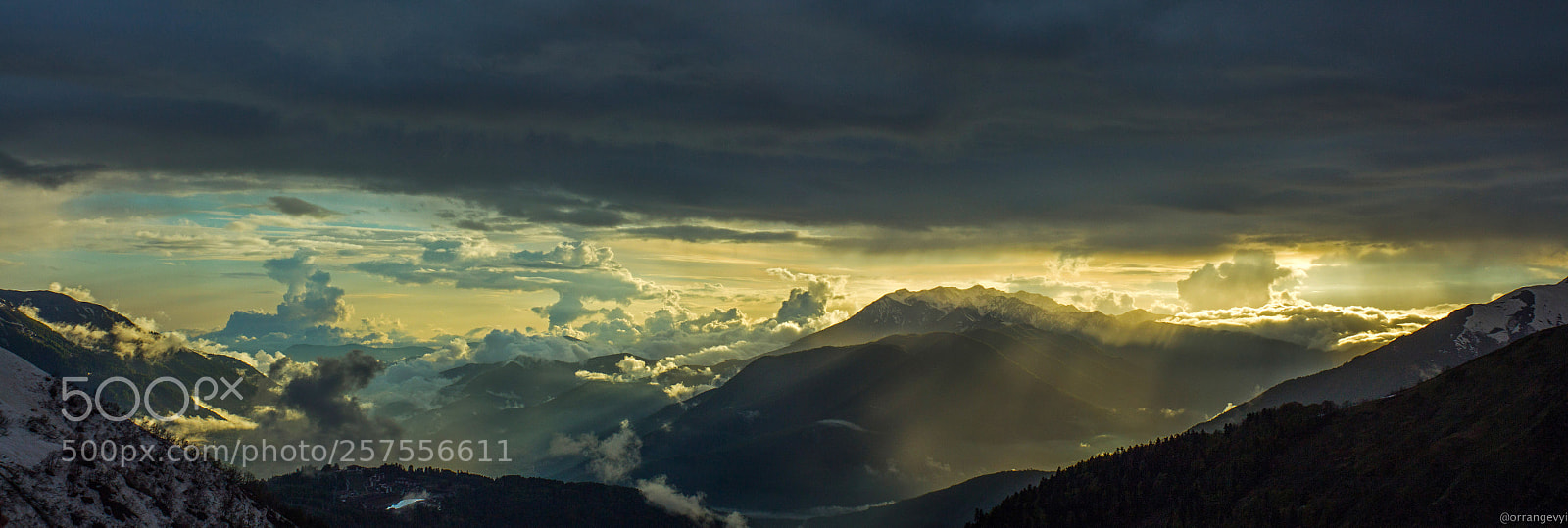 Canon EOS 650D (EOS Rebel T4i / EOS Kiss X6i) sample photo. Sunset in the valley photography