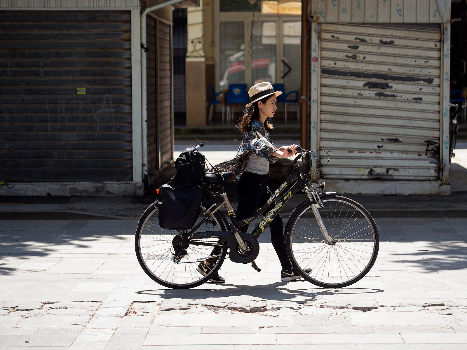 Olympus OM-D E-M5 II sample photo. Passing by photography