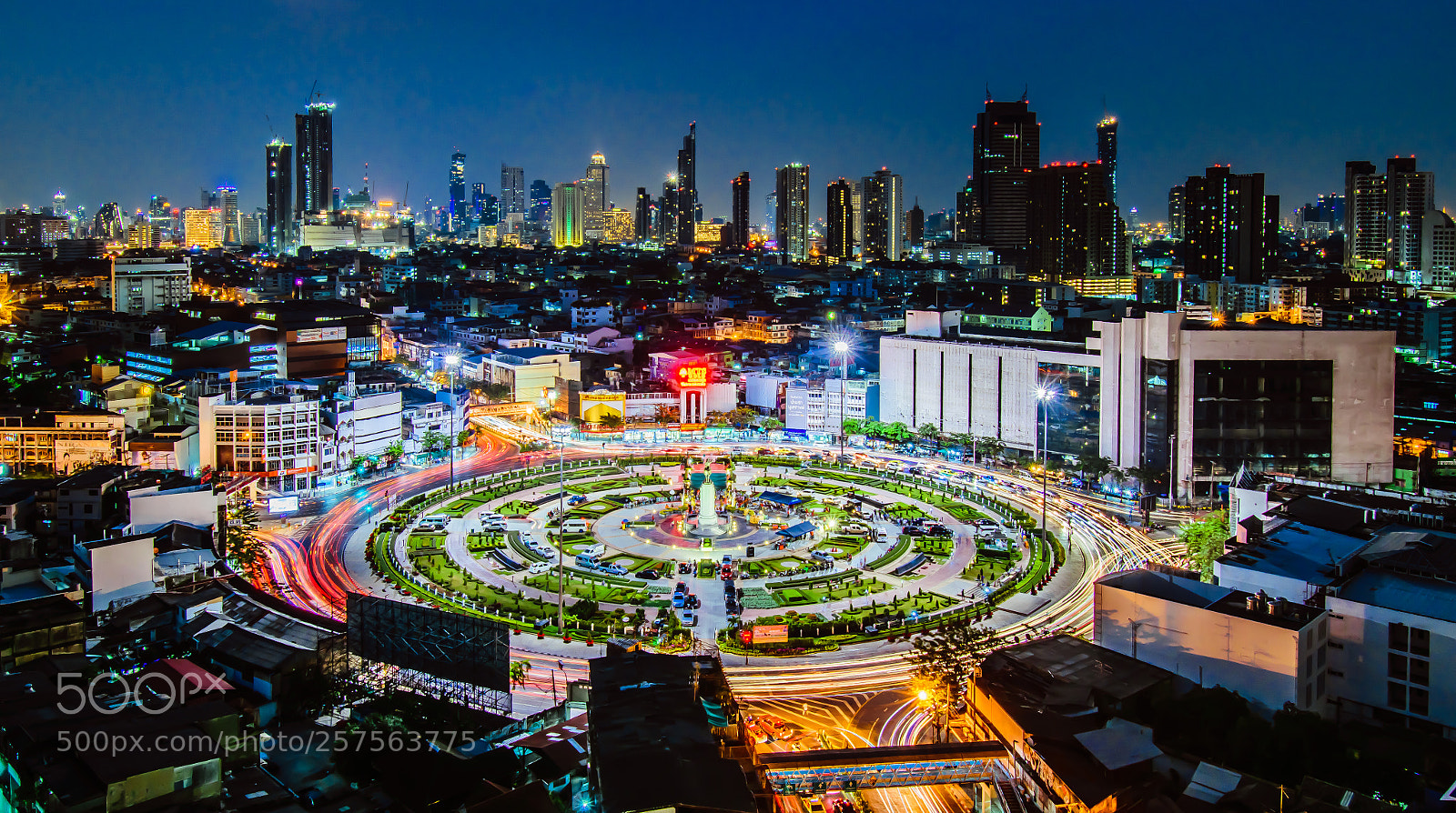 Nikon D5300 sample photo. Traffic circle photography