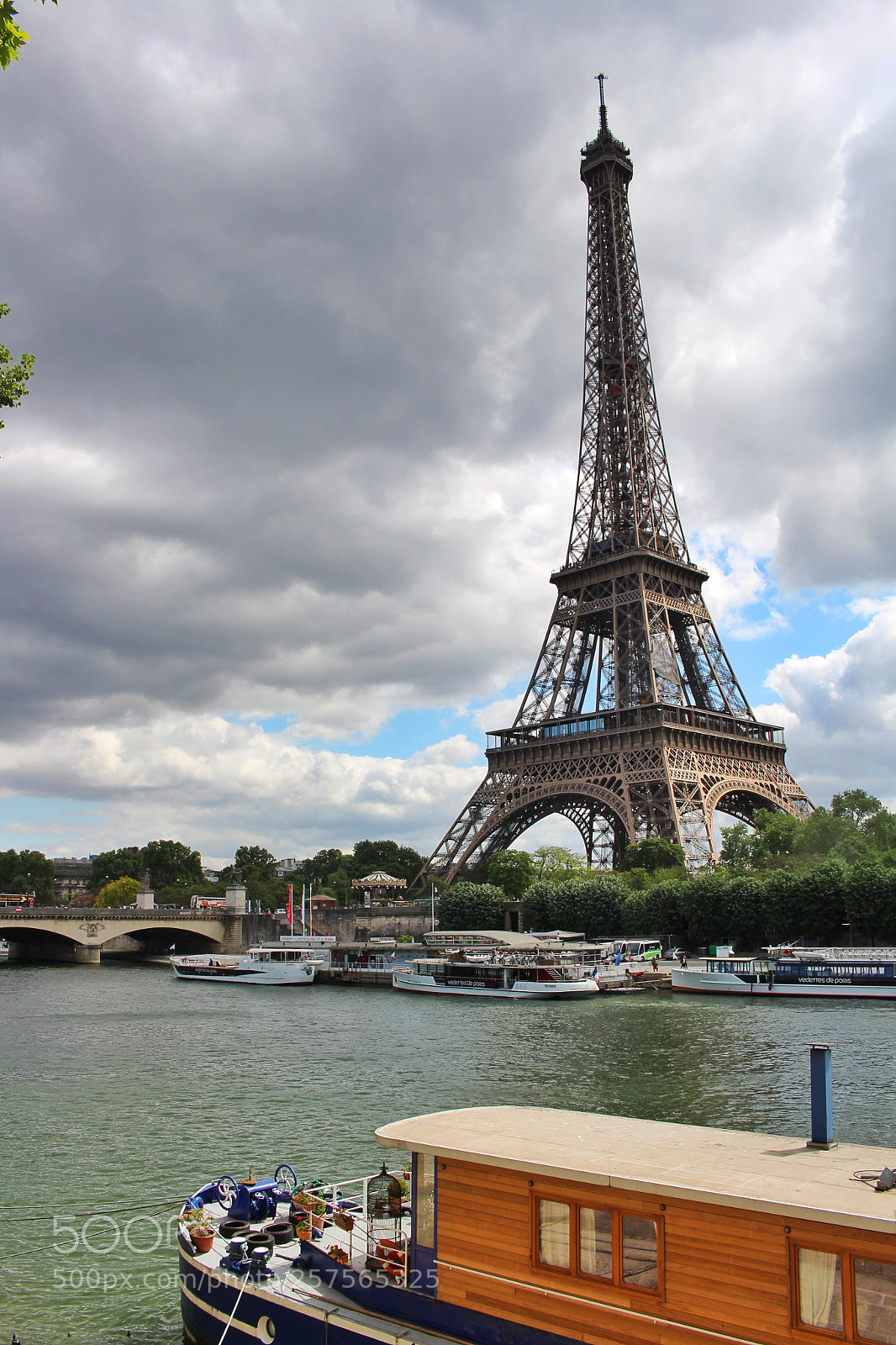 Canon EOS 700D (EOS Rebel T5i / EOS Kiss X7i) sample photo. Eiffel tour photography