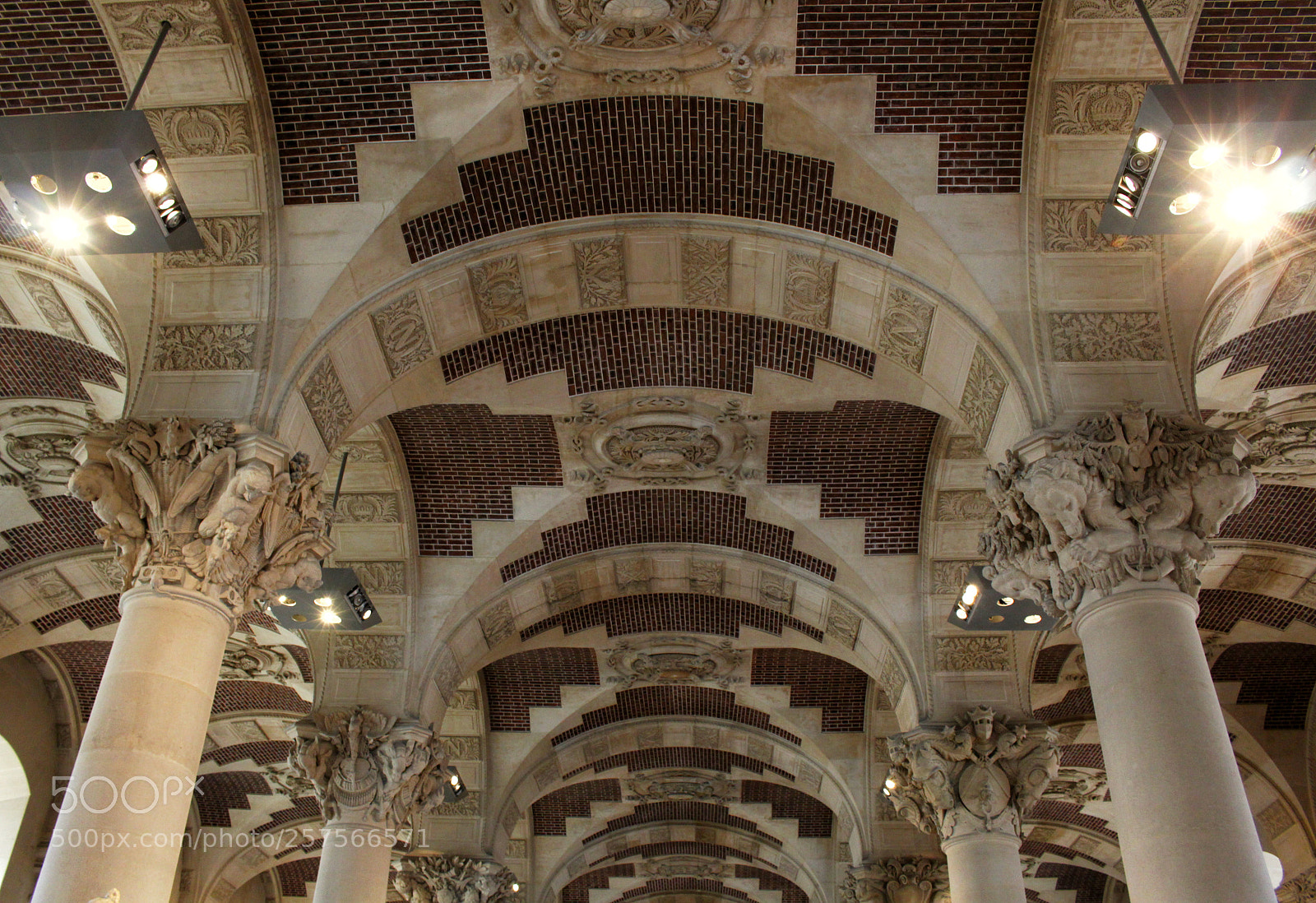 Canon EOS 700D (EOS Rebel T5i / EOS Kiss X7i) sample photo. Louvre museum photography