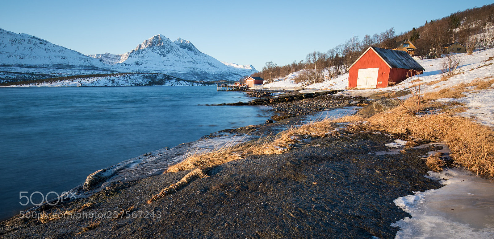 Canon EOS 5D Mark IV sample photo. Boathouse on the coastline photography