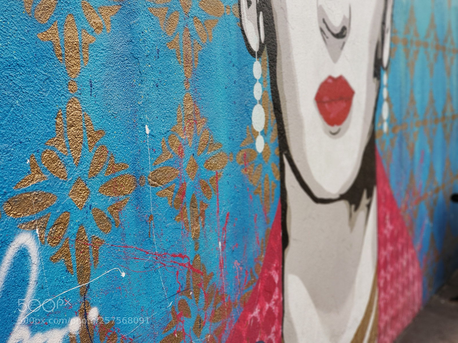 Samsung Galaxy S9+ sample photo. Kahlo lips and earrings.jpg photography