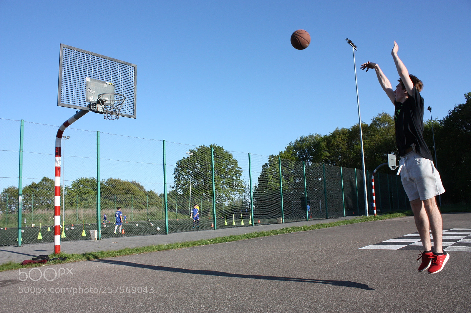 Canon EF-S 18-55mm F3.5-5.6 IS sample photo. Basketball shot photography